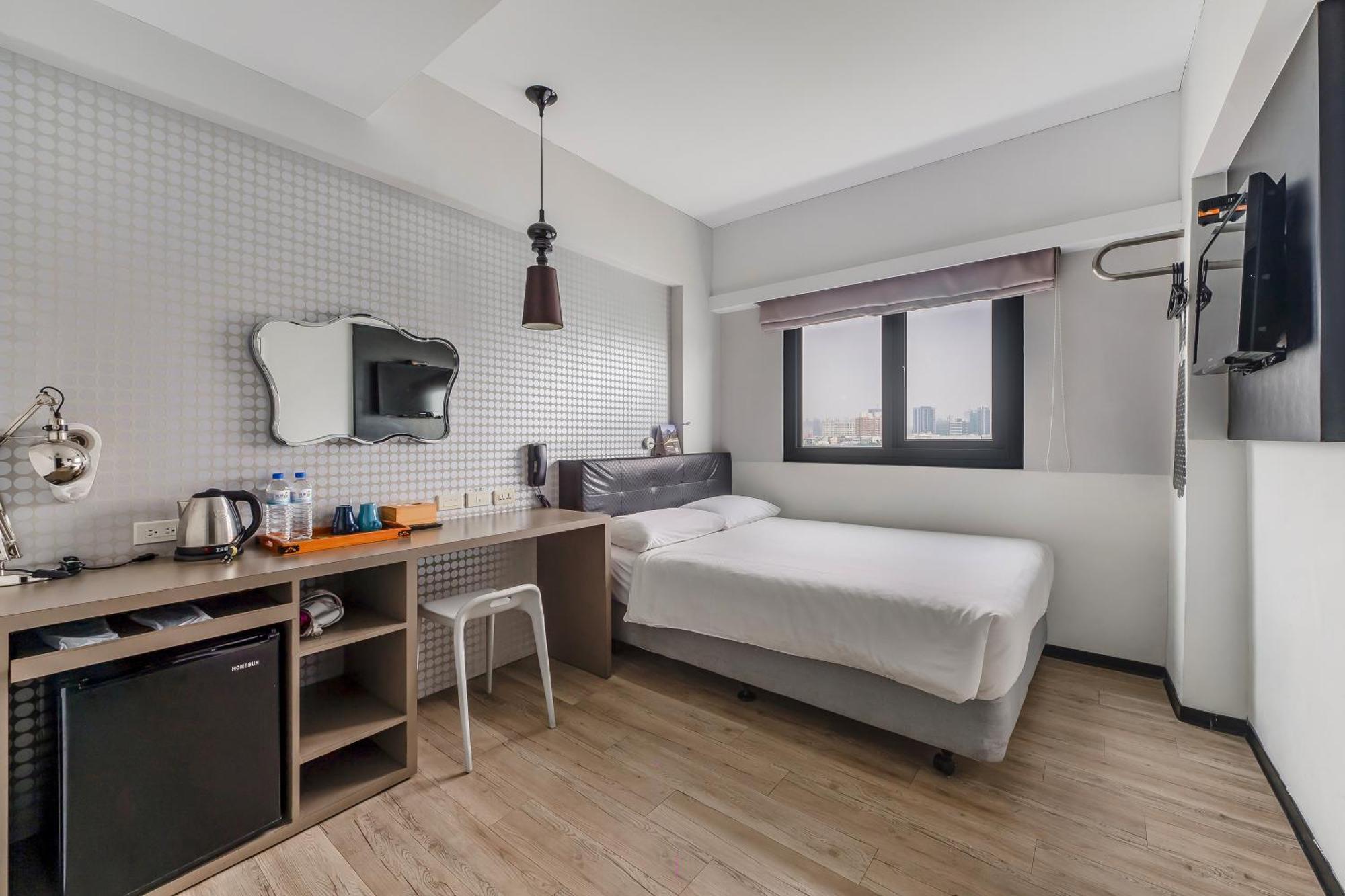 Check Inn Express Kaohsiung Love River Exteriör bild