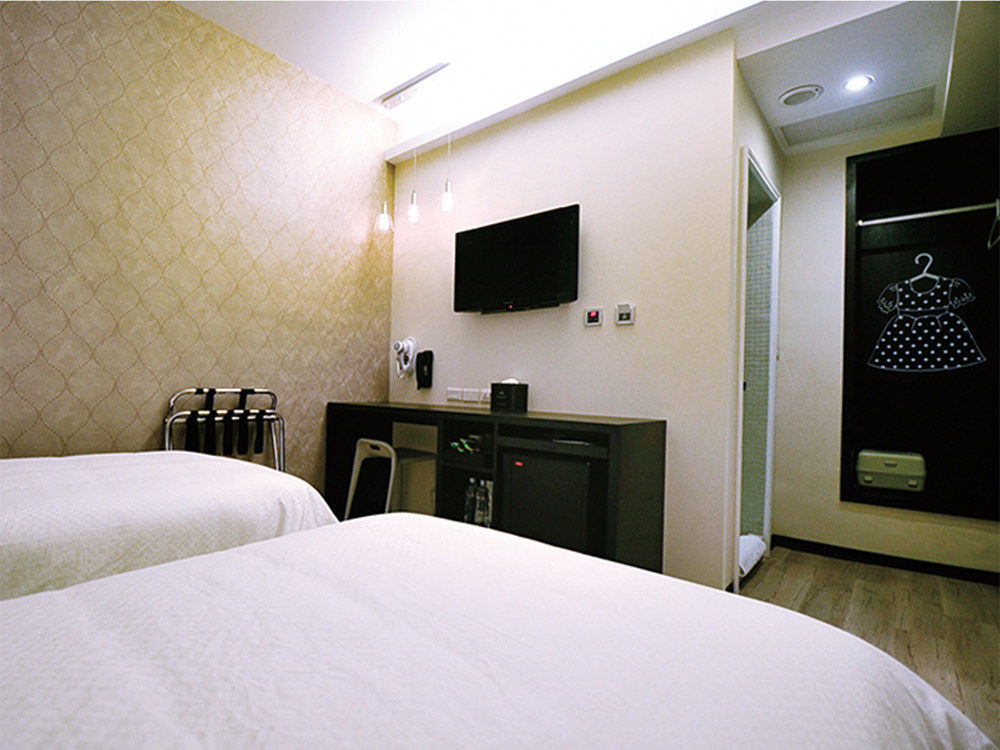 Check Inn Express Kaohsiung Love River Exteriör bild